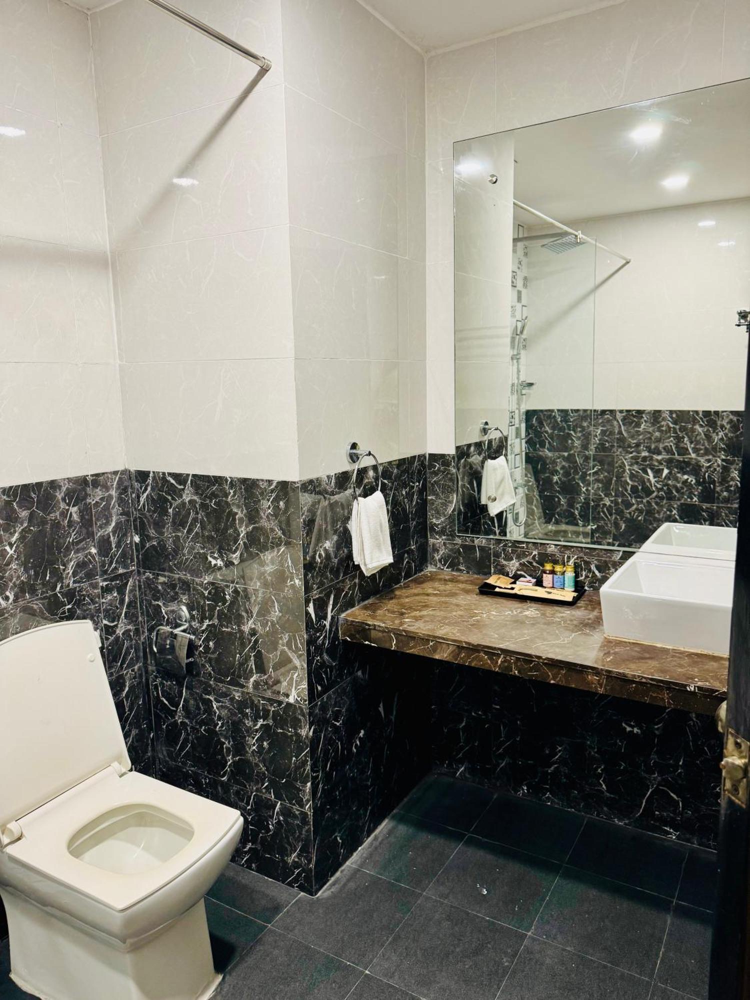 Bluo Amani Vagator - Boutique Hotel Goa Anjuna Bilik gambar