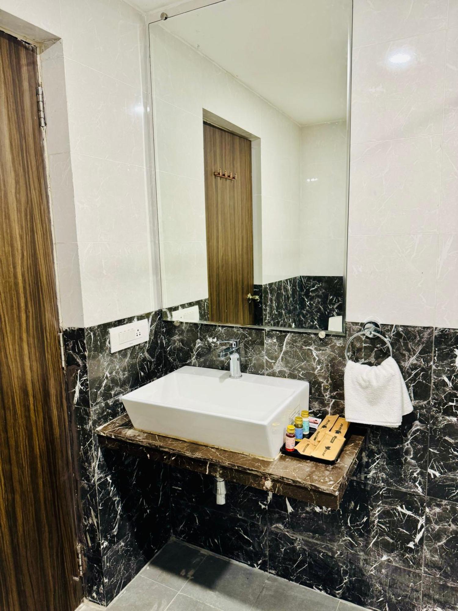 Bluo Amani Vagator - Boutique Hotel Goa Anjuna Bilik gambar